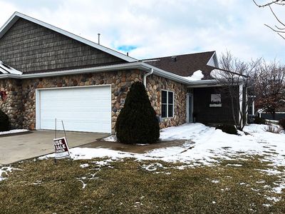 Property at 76 Creekside Ct, Mason City, IA