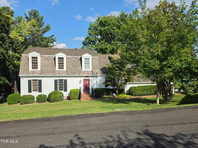 616 Crestview Dr
