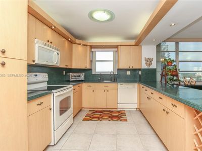 2780 NE 183rd St APT 901