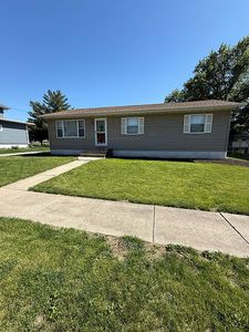 313 E 4th St