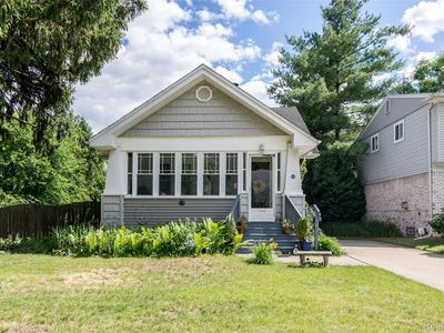 140 E Lawrence Ave