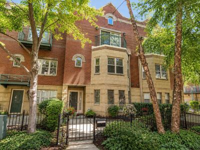 4530 S Woodlawn Ave Unit 305