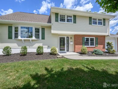 Property at 31 Starlit Dr, Middlesex, NJ