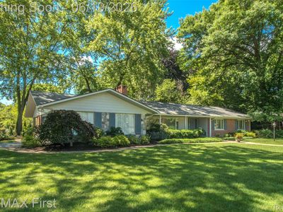 19415 Riverside Dr