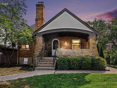 904 Clayton Ct
