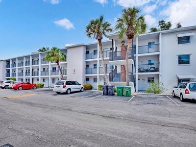 5853 PALM LANE #B7