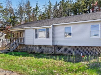 127 E Lakeside Drive E