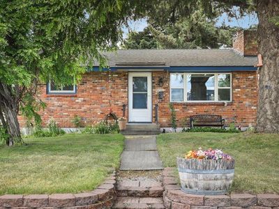 2931 E Augusta Ave