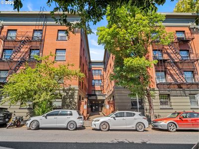 2109 NW Irving St Unit 411