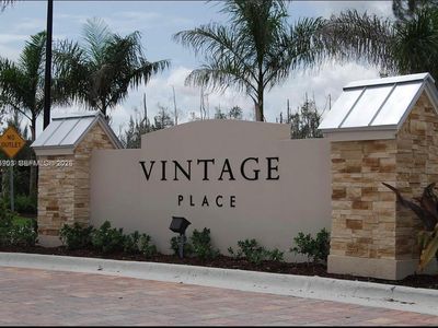 Property at 7022 NW 102nd Pl, Doral, FL