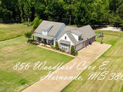 856 Woodford Cv E