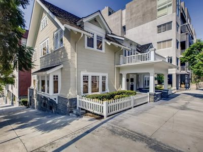 1643 6th Ave APT 406