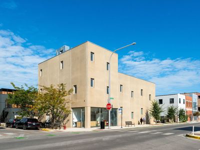 2054 W Grand Ave