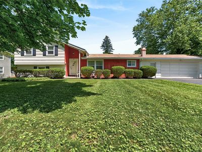 11 Parkwood Ln