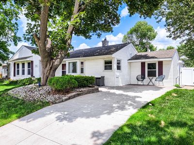 114 Frost St W