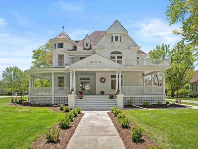 107 W South St