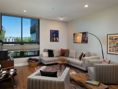 5 W Mendenhall St #323