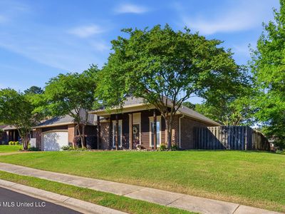 100 Summerdale Pl