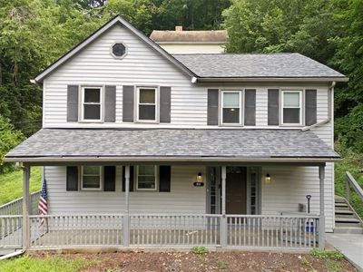 917 Harkness Ln