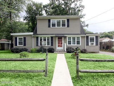 410 Middle Lane