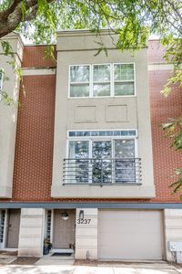 3237 N Ravenswood Ave