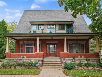 115 E Elm St