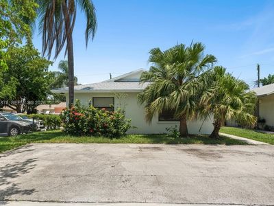 Property at 19 SE 4th Ter, Dania, FL