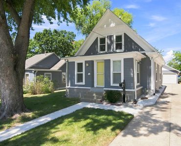 Property at 520 Lakeside Pl, Newton, KS