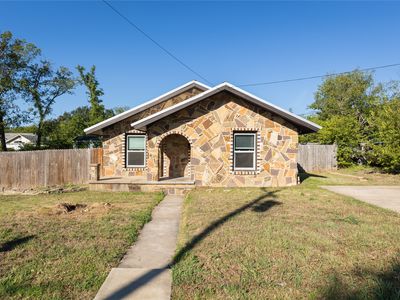 709 N Rusk St