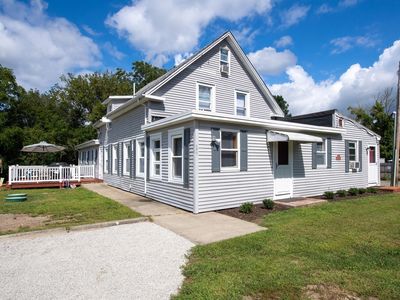 595 Main St