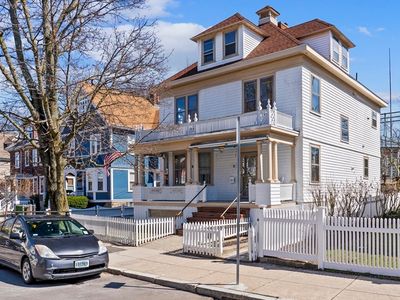 10 Alcott St