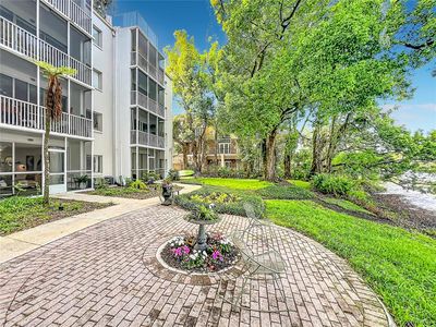 1100 Delaney Ave APT F106
