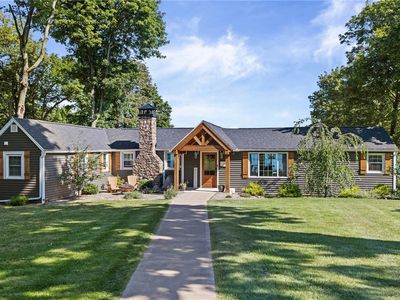 105 Lake Rd