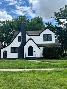 701 E 4th St