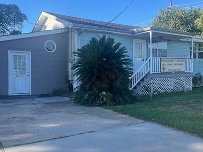 1403 W Esplanade Ave