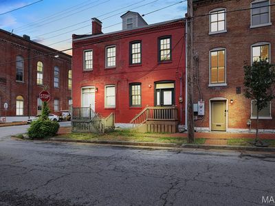 1927 S 9th St