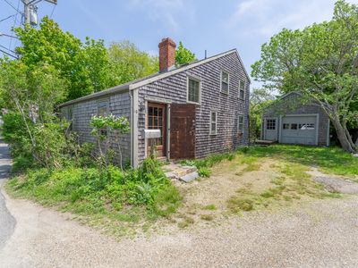10 Coffin St