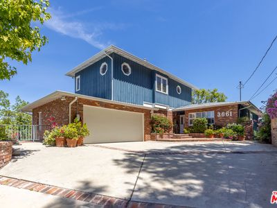 3661 Sunswept Dr