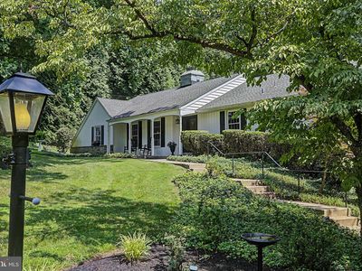 711 Ambleside Dr