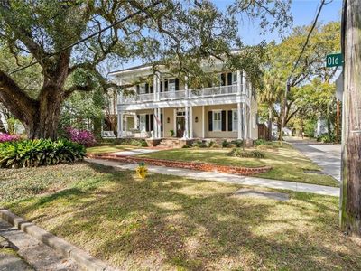 1900 Old Government St