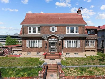 105-05 Ditmars Blvd Boulevard