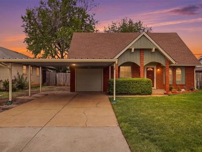 703 Crestmoor Dr