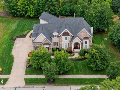 7630 Capilano Dr