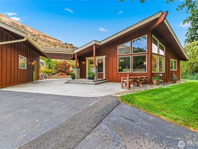 1246 Pitcher Canyon