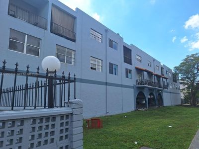 1300 W 53rd St APT 19