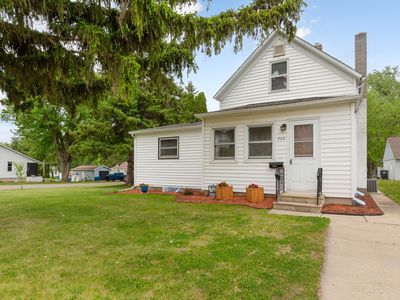 808 E Vine St