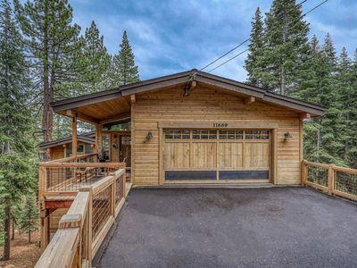 11669 Saint Bernard Dr