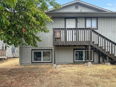 911 E Bridgeport Ave