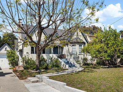 183 W Mariposa St