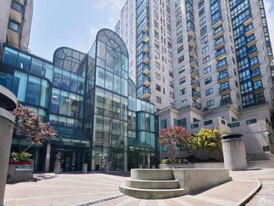 1 Daniel Burnham Court #816